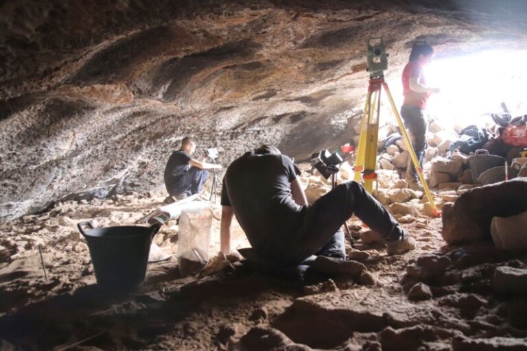 Excavación arqueológica en el yacimiento de Tejate de Fuerteventura