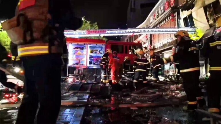 Al menos 31 muertos en explosión en un restaurante en China
