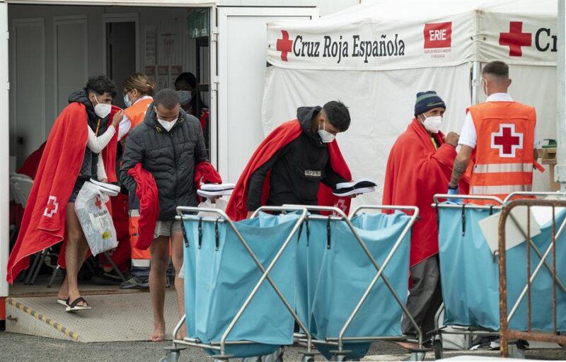 Llegan cuatro embarcaciones con personas migrantes a las islas