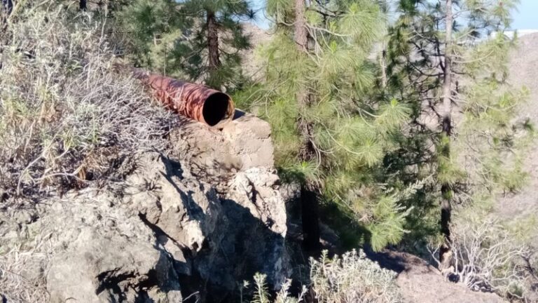 El Cabildo de Tenerife actúa de emergencia en la conducción de agua Tágara-Trevejos