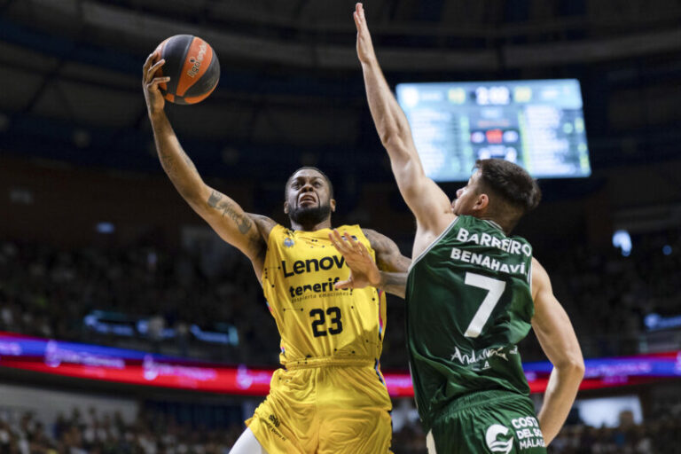 97-74. El Lenovo Tenerife cae en los playoffs de la Liga Endesa ante el Unicaja