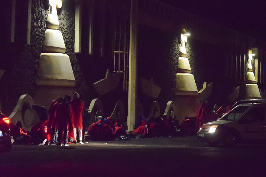 Un nuevo cayuco con 82 personas llega a El Hierro