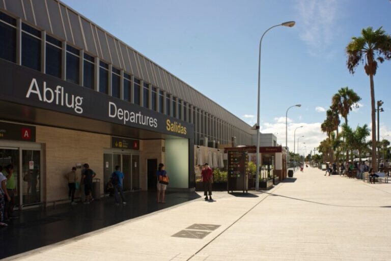 Los aeropuertos de Canarias tienen previsto operar este lunes 1.081 vuelos, 72 más que en 2022