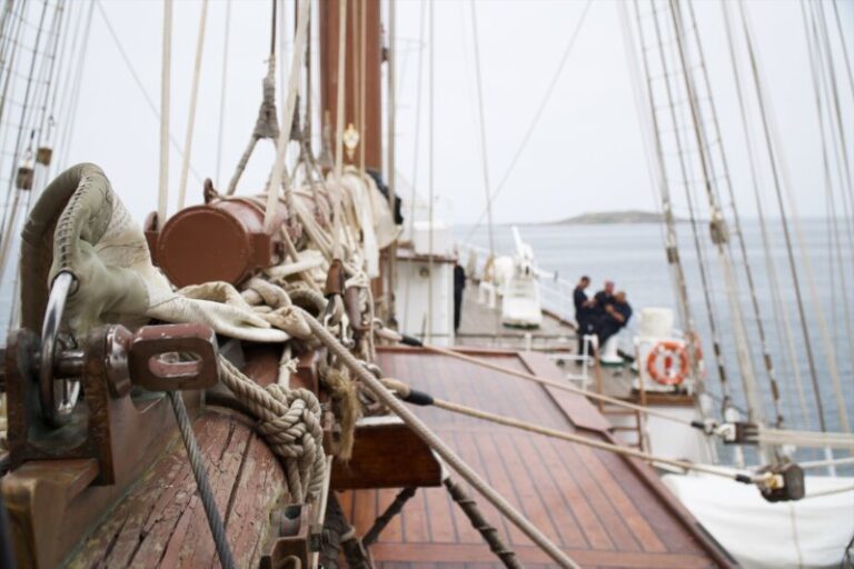 El Juan Sebastián Elcano regresa a España tras 189 días de travesía