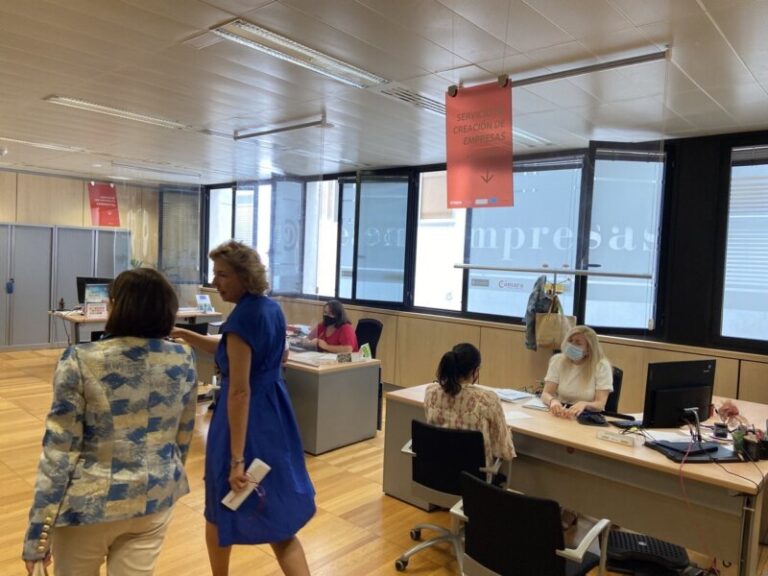 Empresas apuestan por horarios reducidos en verano para favorecer la conciliación laboral