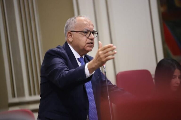 Curbelo dice que una prórroga de los presupuestos estatales sería lo peor para Canarias