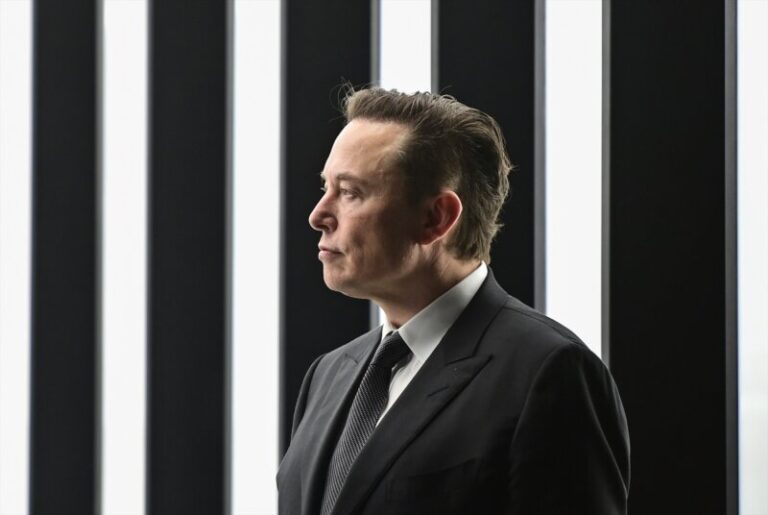 Musk amenaza con demandar a Meta por Threads