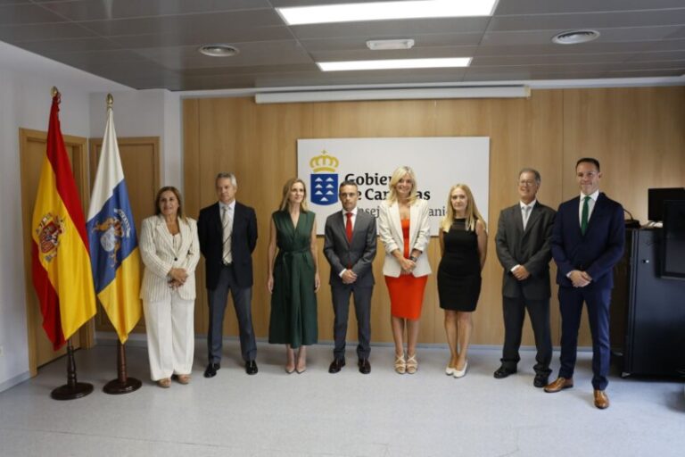 La consejera de Sanidad dice que pondrán al paciente en el centro de la gestión sanitaria