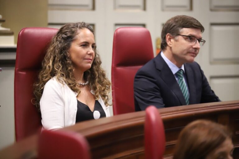 Vox se queda solo en su alegato contra la “invasión” de migrantes irregulares