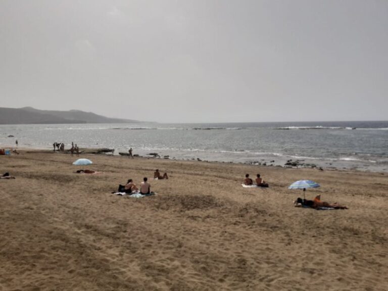 Alerta en Canarias por temperaturas máximas y fenómenos costeros
