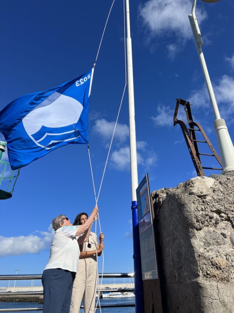 La playa de Las Nieves garantiza así unas excelentes condiciones en cuanto a la calidad de sus aguas y a los servicios ofertados a los usuarios/as