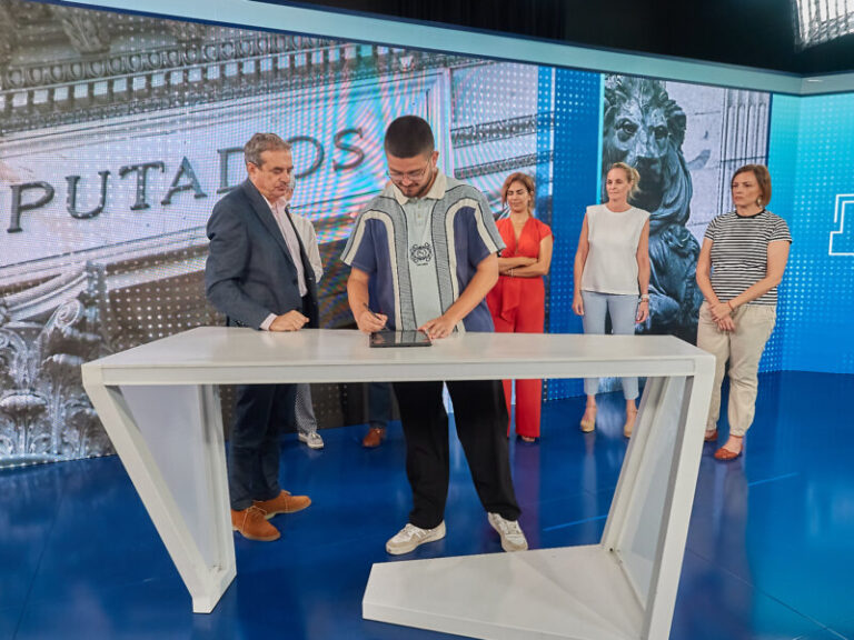 Elecciones 23J | Debate con los candidatos canarios al Congreso y al Senado en RTVC