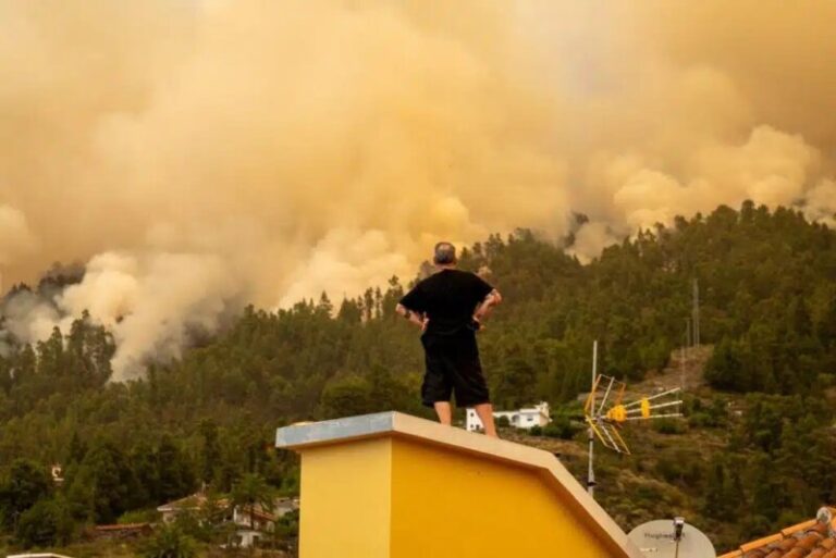 Lucha contra el fuego en La Caldera de Taburiente