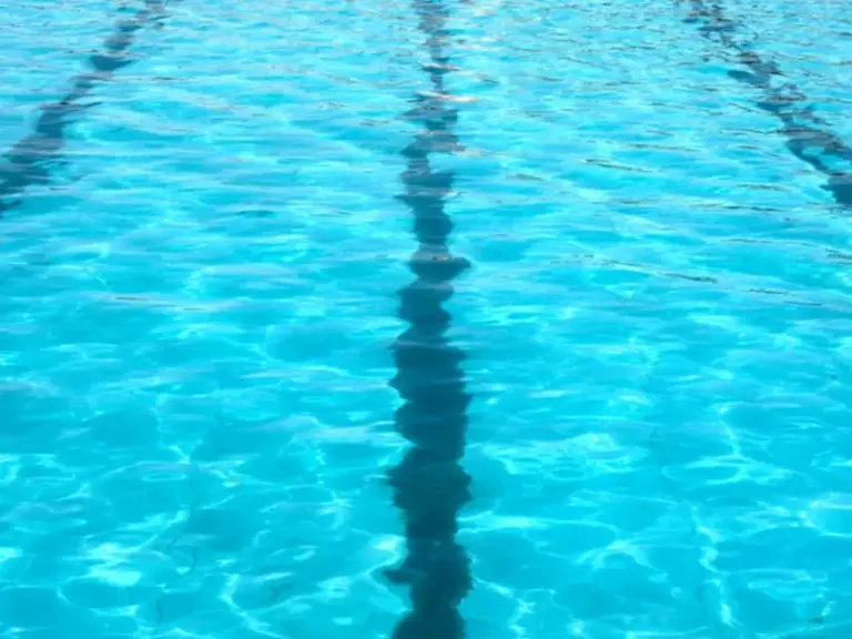 Un menor en estado grave al sufrir un semiahogamiento en una piscina en Lanzarote