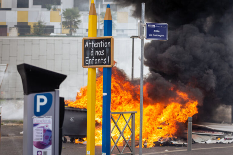 Ascienden a 719 los detenidos en Francia en la quinta noche de protestas contra la Policía