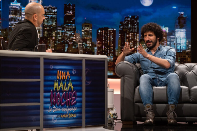 El actor Carlos Santos y el cantautor Marwán visitan ‘Una mala noche’