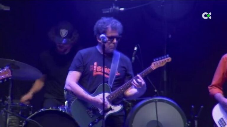 Más de 1.500 personas disfrutan de Andrés Calamaro en el Gran Canaria Arena
