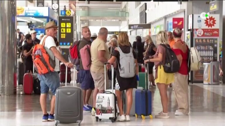 Las instituciones canarias rechazan la subida de tasas de Aena