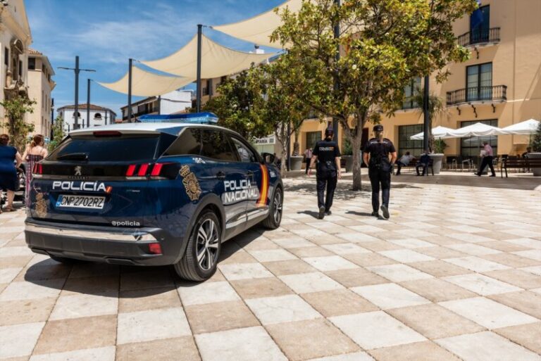 Abordan un narcovelero que pretendía introducir 1.500 kilos de cocaína en España e hizo escala en Tenerife