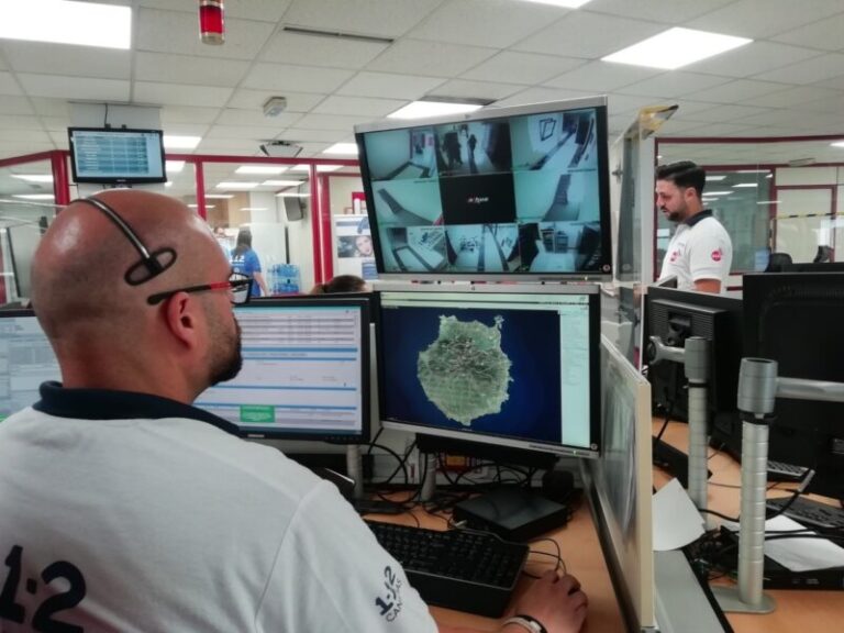 Dos heridos al volcar su vehículo en Gáldar