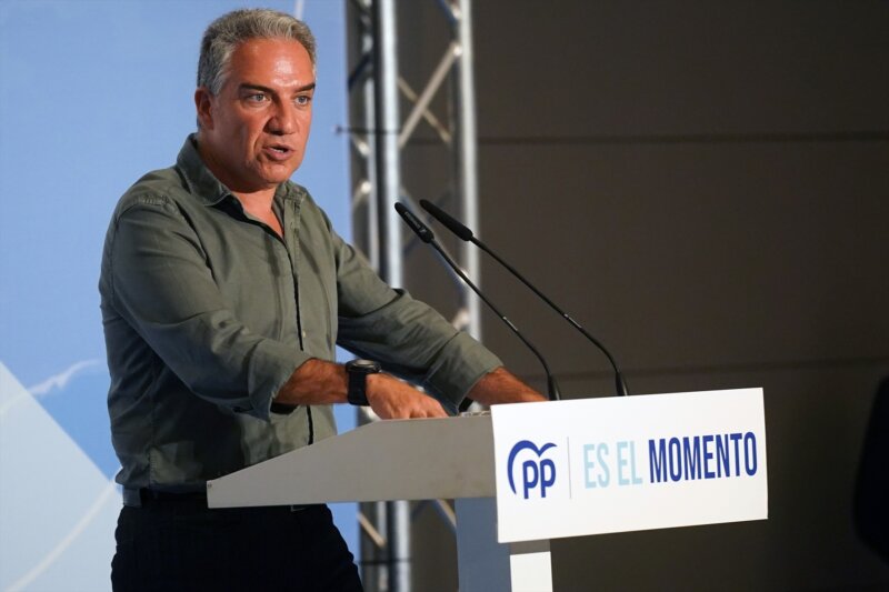 Elías Bendodo durante una intervención en un acto de campaña del Partido Popular