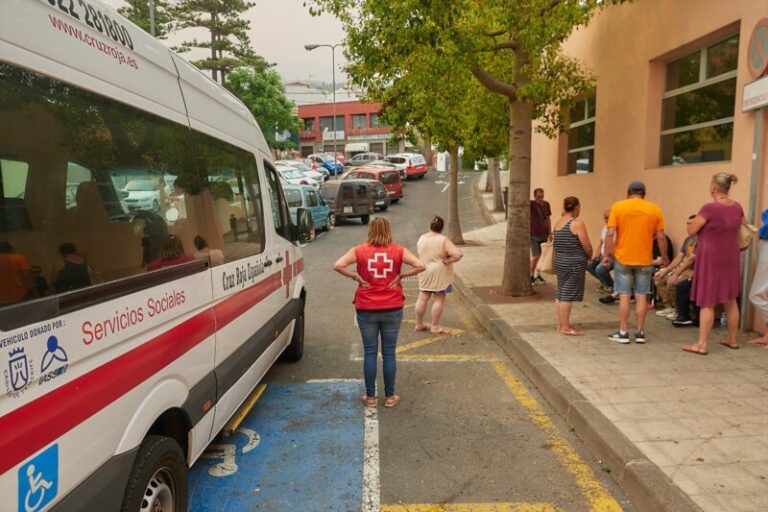 El Cabildo autoriza la vuelta a casa de los últimos 20 evacuados por el incendio de Tenerife