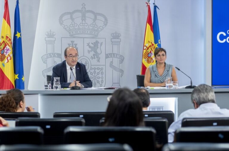 El Gobierno autoriza un fondo de contingencia para los vuelos de residentes canarios