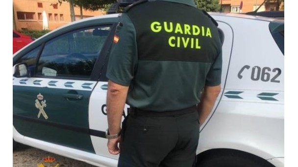 Un agente de la Guardia Civil