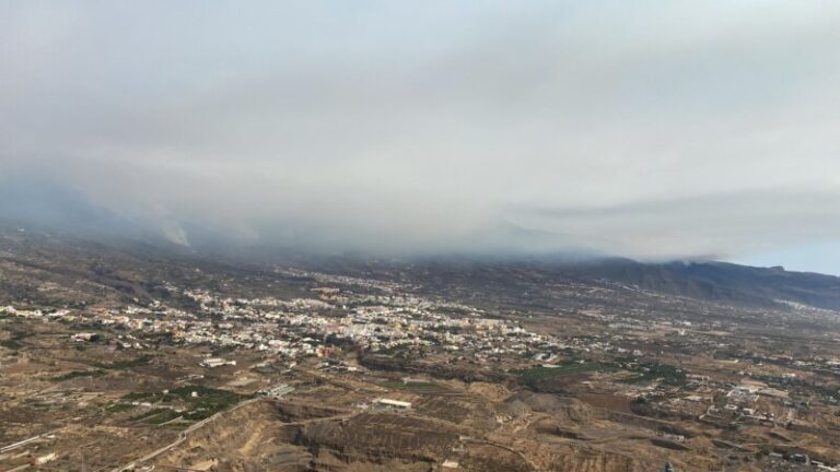 Dos heridos por la colisión de dos camiones en Tenerife