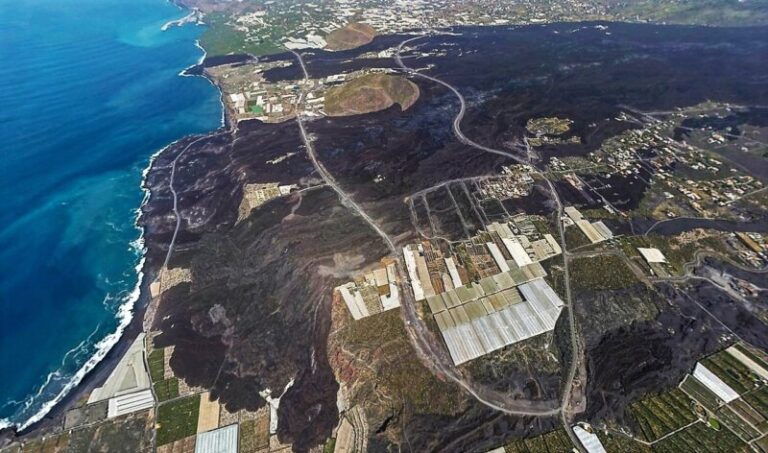 Izquierdo anuncia un pago por pérdida de renta en 2022 a los agricultores por la erupción de La Palma