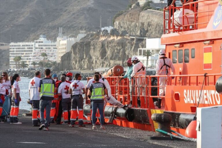 Llega una embarcación con 231 personas a Gran Canaria