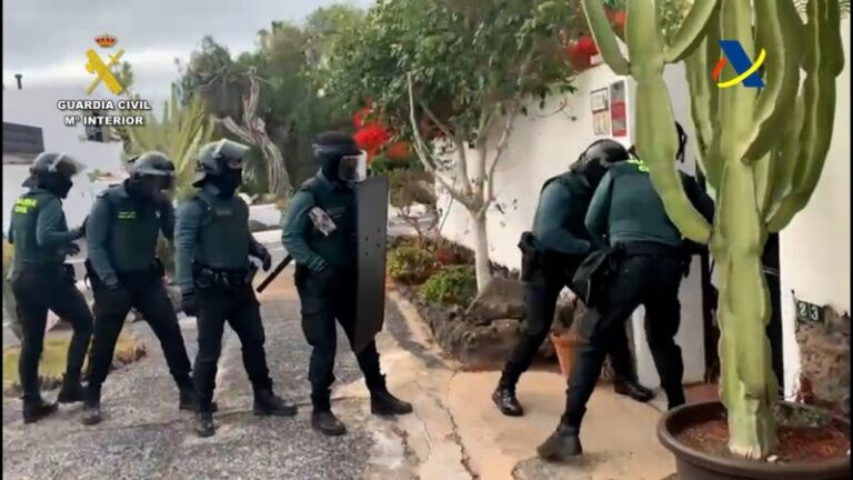 Detenidas tres personas al desmantelarse un punto de cultivo de marihuana en un domicilio de Lanzarote