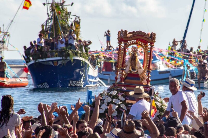 Imagen de la romería marítima en honor a la Virgen de la Guadalupe