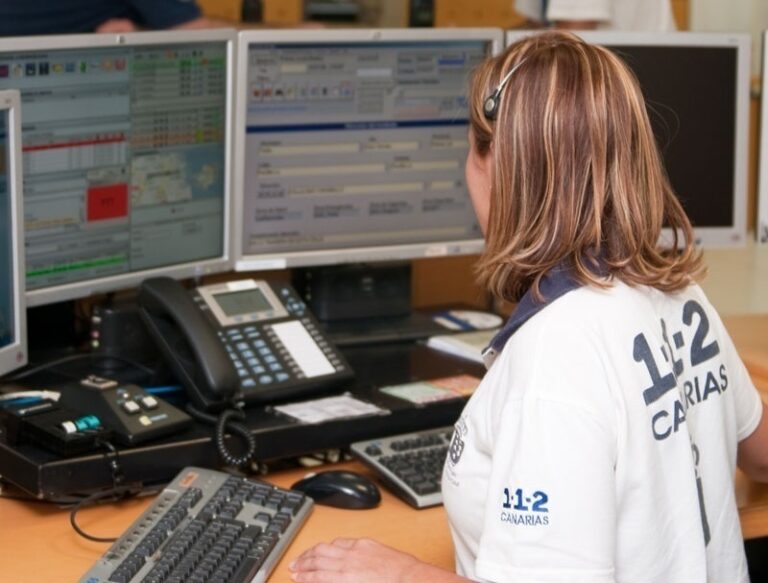 Un motorista fallece al impactar contra un turismo en Fuerteventura