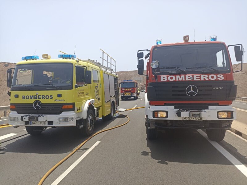 Una guagua se incendia en la GC-1