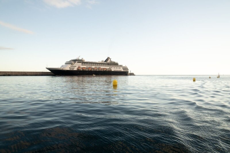 La temporada de cruceros supone para la isla una importante oportunidad para promover el gasto turístico en las empresas locales y dinamizar el tejido comercial insular