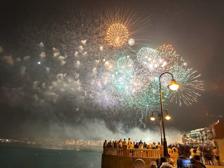 Unas 35.000 personas se reúnen en Melenara, Gran Canaria, para disfrutar de sus fuegos