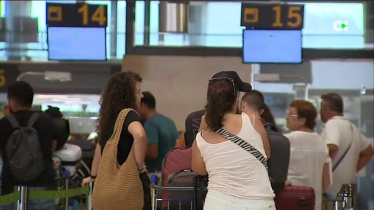 Arranca la operación retorno de las vacaciones en Canarias