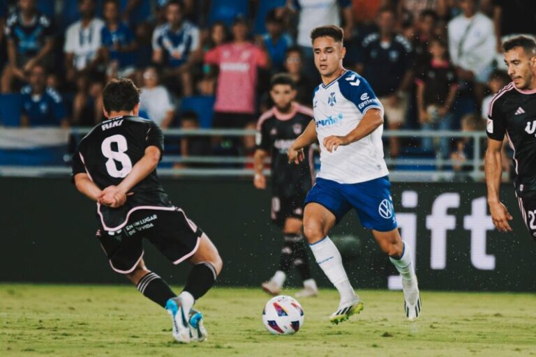 2-0. Dos zarpazos del CD Tenerife le dan la victoria ante el Albacete