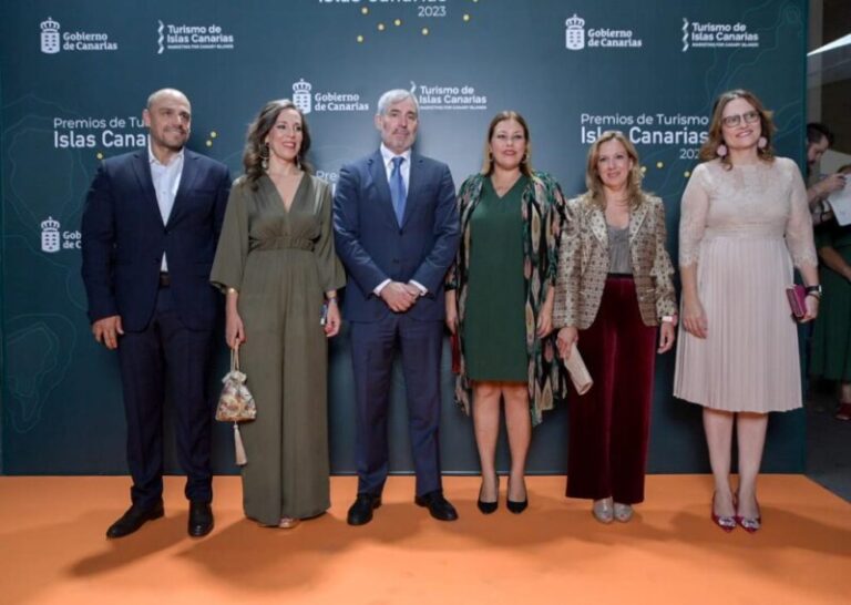 Canarias celebra el Día del Turismo con el homenaje a los trabajadores del sector