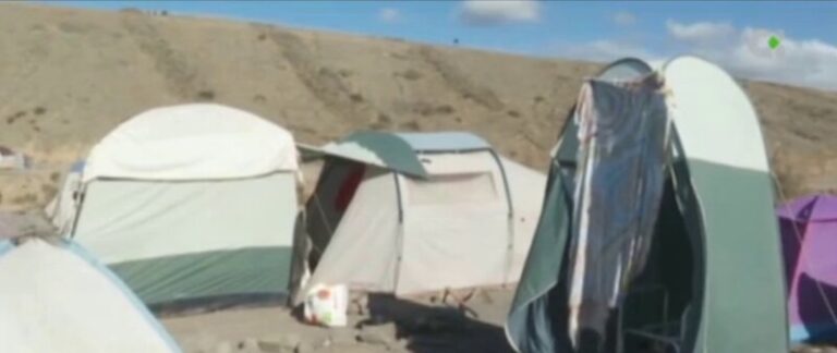 Desalojan a campistas de la playa de Las Carpinteras, en San Bartolomé de Tirajana