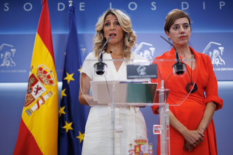 La vicepresidenta segunda en funciones y líder de Sumar, Yolanda Díaz, y la portavoz parlamentaria de Sumar, Marta Lois