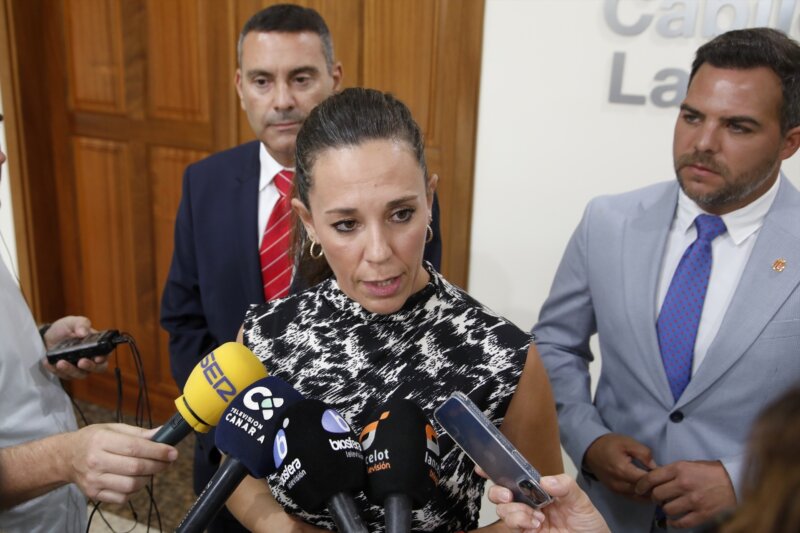La consejera de Turismo de Canarias ve en la sostenibilidad el reto para mejorar el modelo de Lanzarote