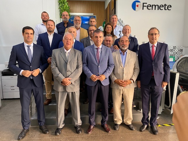 Domínguez se compromete a impulsar la FP Dual en un encuentro con empresarios del metal