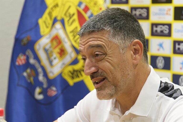 Pimienta: “En estos momentos no me imagino a Jonathan Viera fuera de la UD Las Palmas”