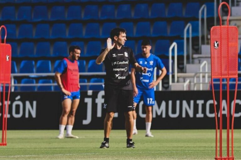 Garitano confía en la llegada de un centrocampista para el Tenerife