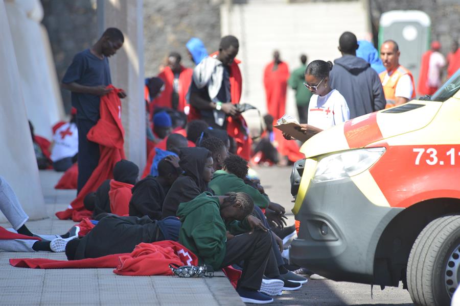 Demandan mejorar asistencia a migrantes en Lanzarote y El Hierro