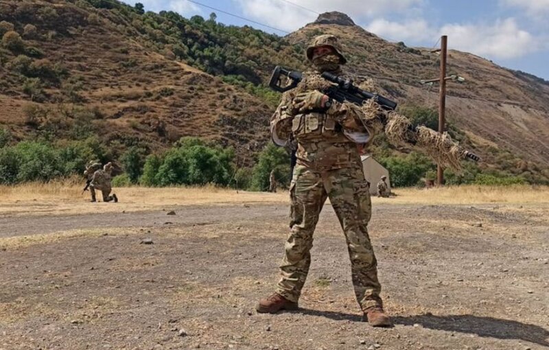 Azerbaiyán dice que mantendrá la ofensiva en Nagorno Karabaj