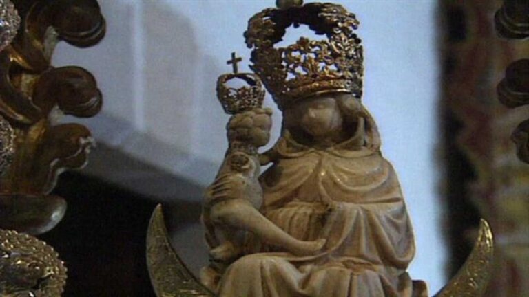 La Misa en honor a la Virgen de La Peña congrega a cientos de personas