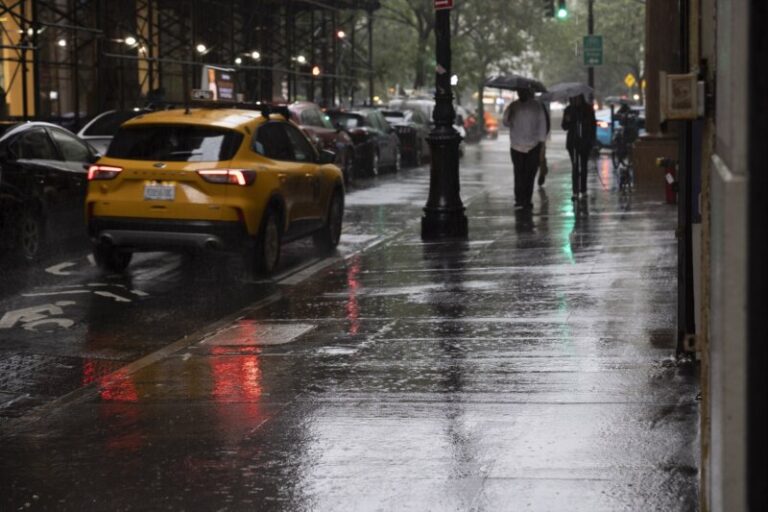 La ciudad de Nueva York colapsa tras las inundaciones provocadas por las intensas lluvias
